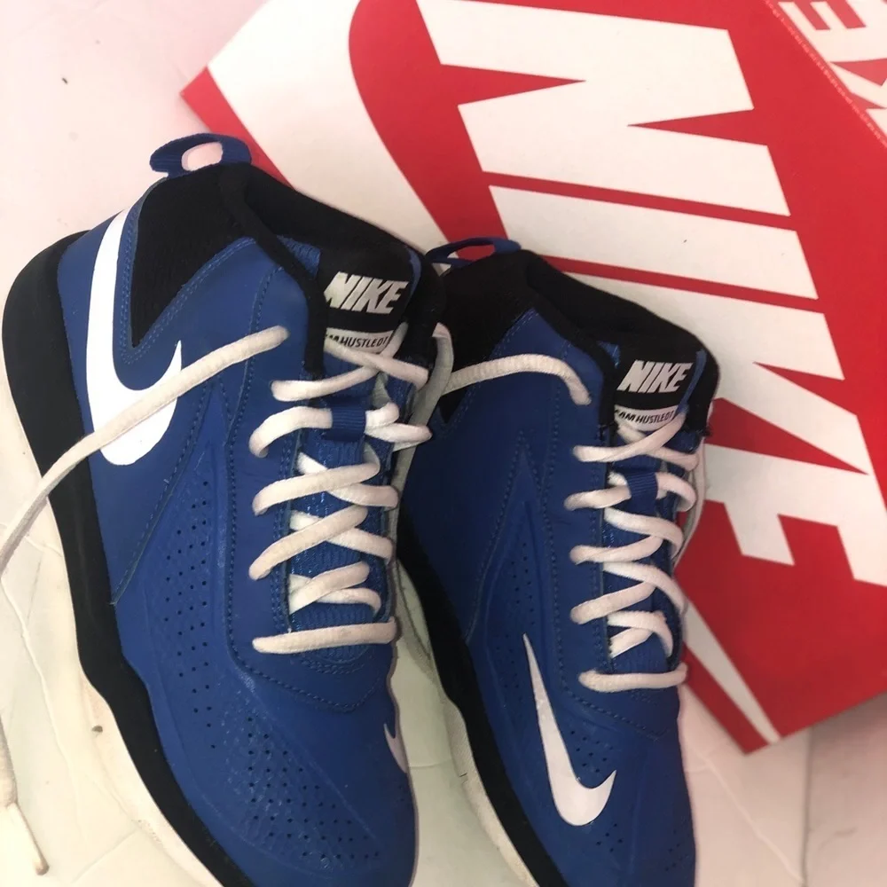 Nike Team Hustle D7 for youth